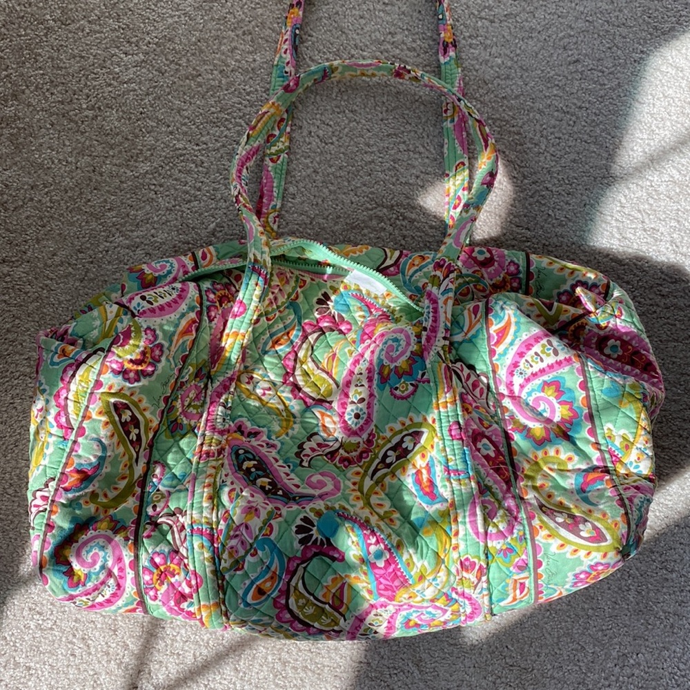 VERA BRADLEY DUFFLE BAG !